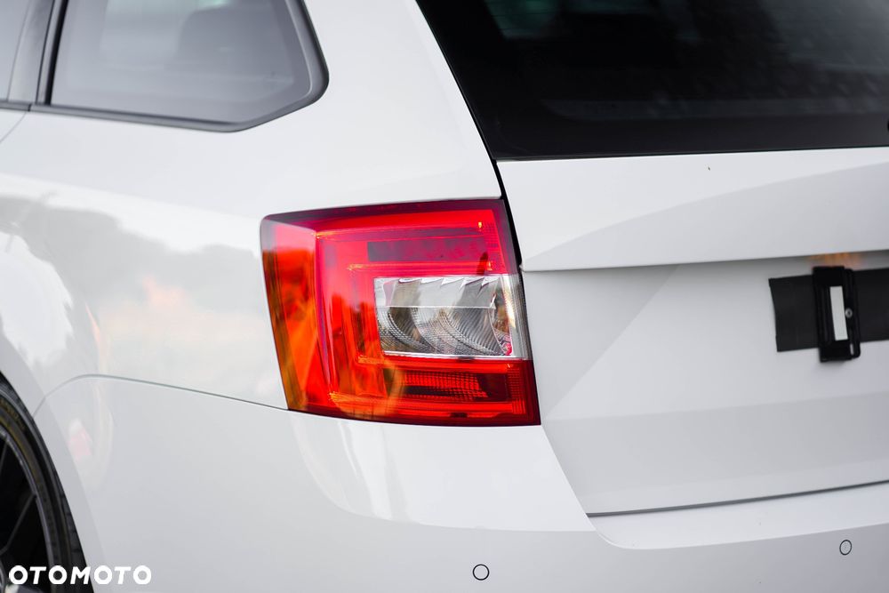 Skoda Octavia 2.0 TDI RS DSG - 11