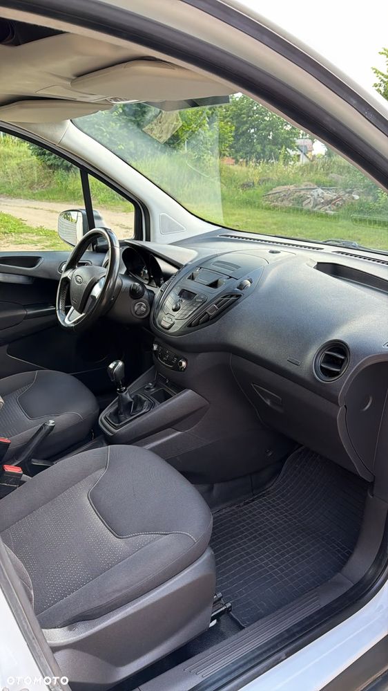 Ford Courier - 12