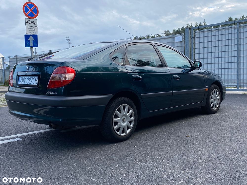 Toyota Avensis Liftback 00-03 - 4