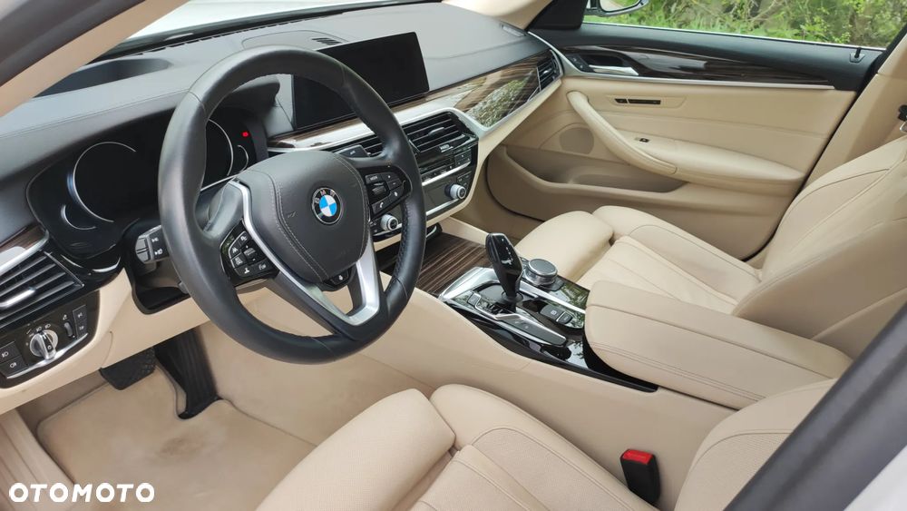 BMW Seria 5 520d xDrive Luxury Line - 7