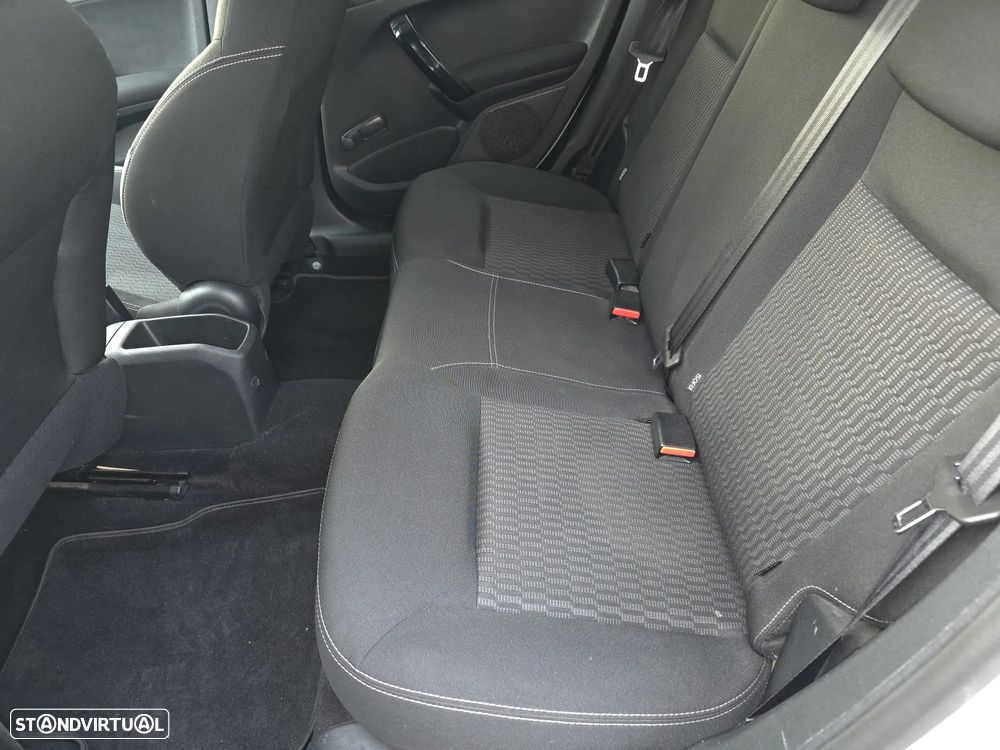 Peugeot 208 1.2 VTi SE Style - 21