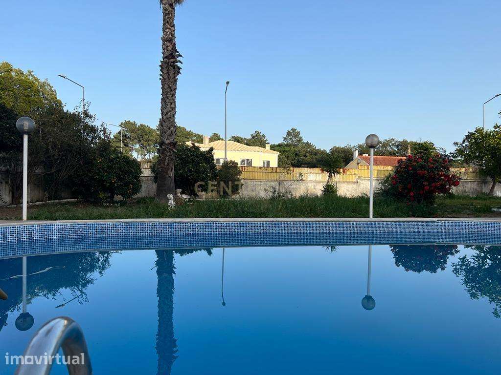 Moradia com Piscina e Terreno com 735 m² - View 5