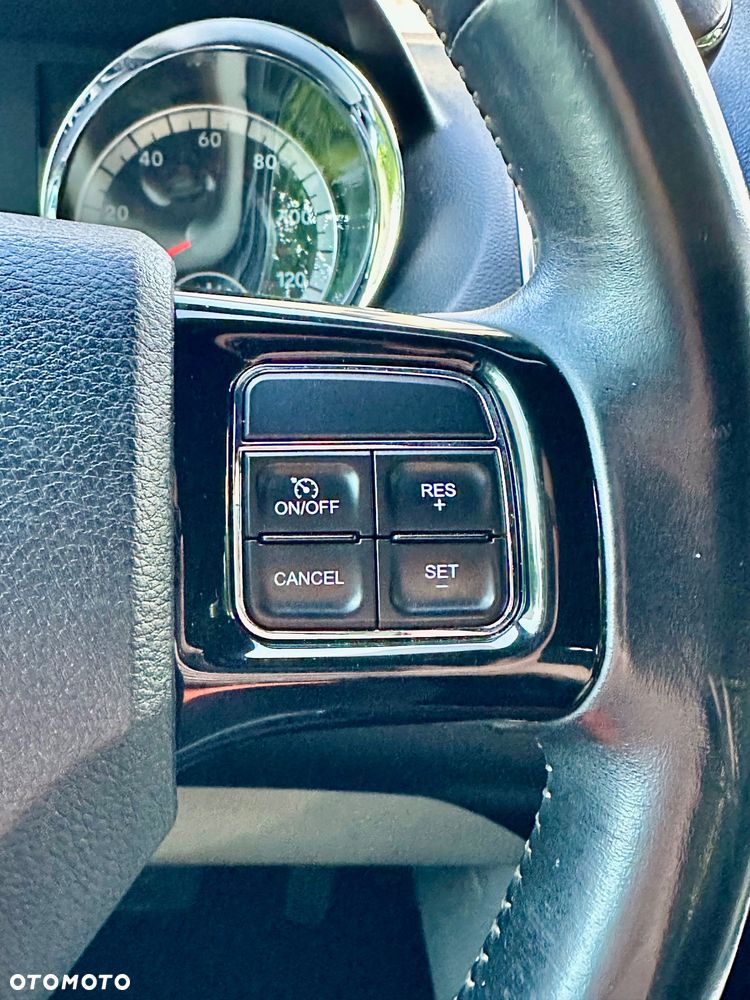 Dodge Grand Caravan - 11