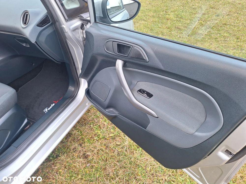 Ford Fiesta 1.25 Celebration - 24