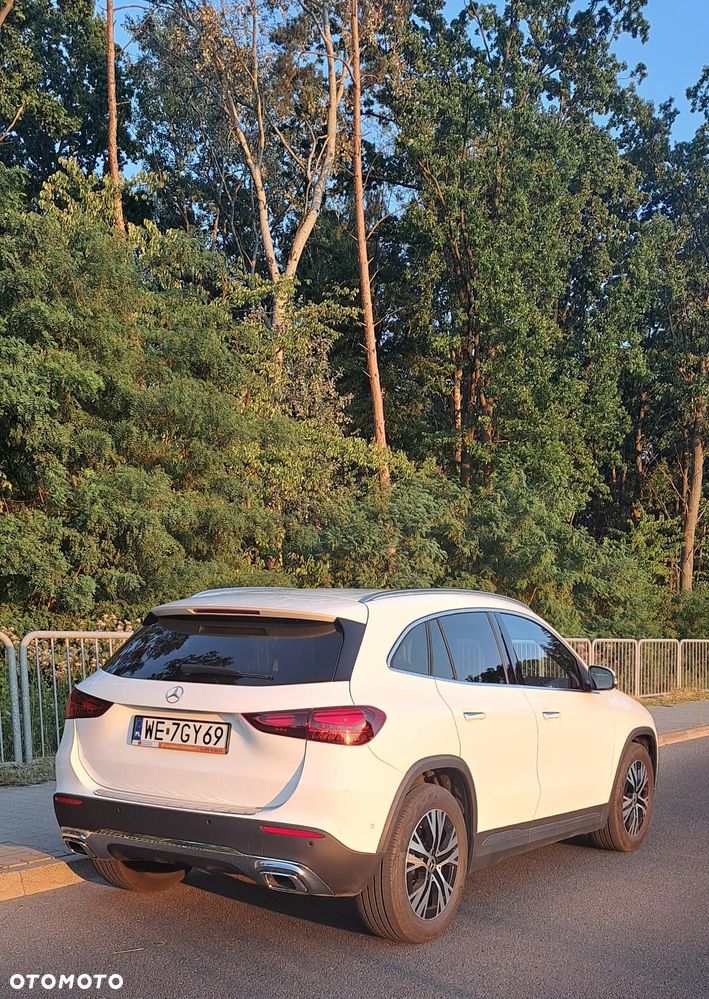 Mercedes-Benz GLA 220 d 4-Matic 8G-DCT - 6