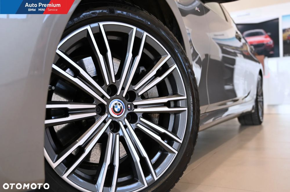 BMW Seria 3 330i xDrive M Sport sport - 23