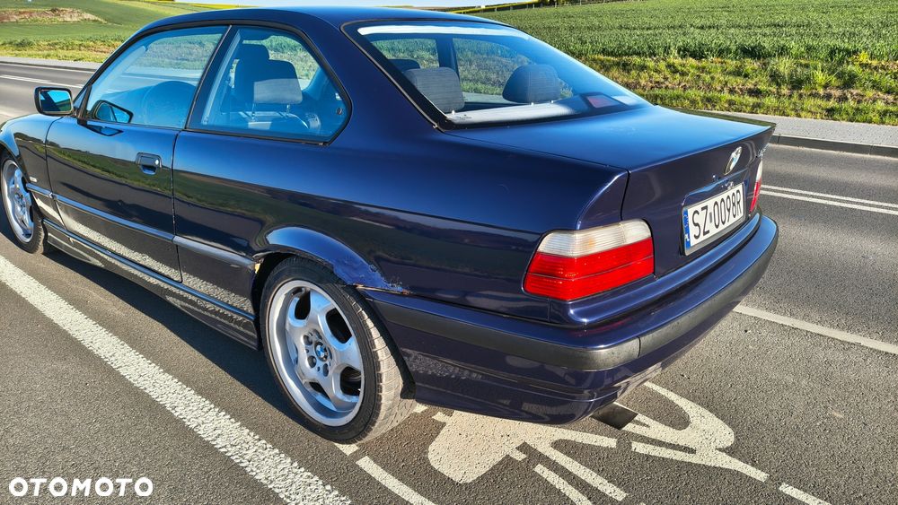 BMW Seria 3 323i - 21