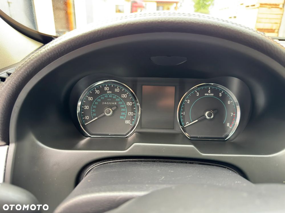 Jaguar XF 2.0 T Luxury - 20