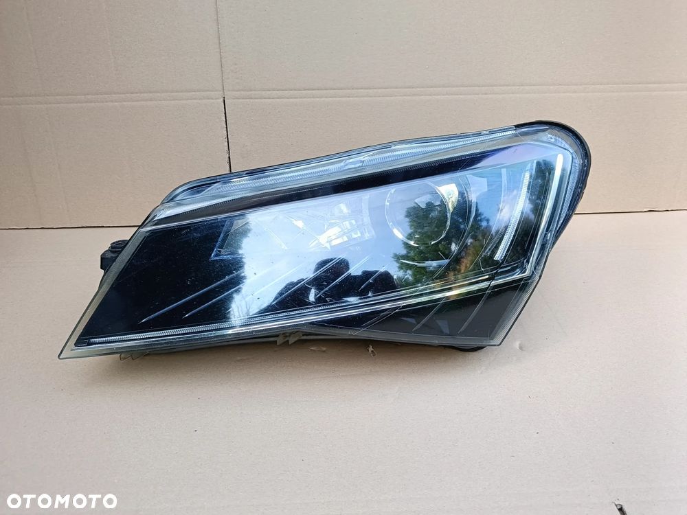 Bi-xenon przedni lewy LED Skoda SuperB III 3 lampa 3V1941015B