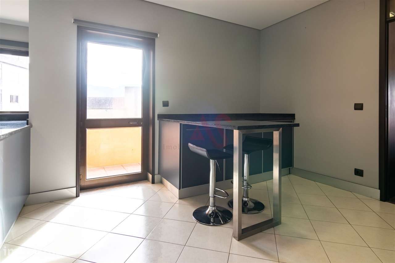 Apartamento T3 com Varanda de 30 m², Garagem Box e Recheio Incluído | - Grande imagem: 3/36
