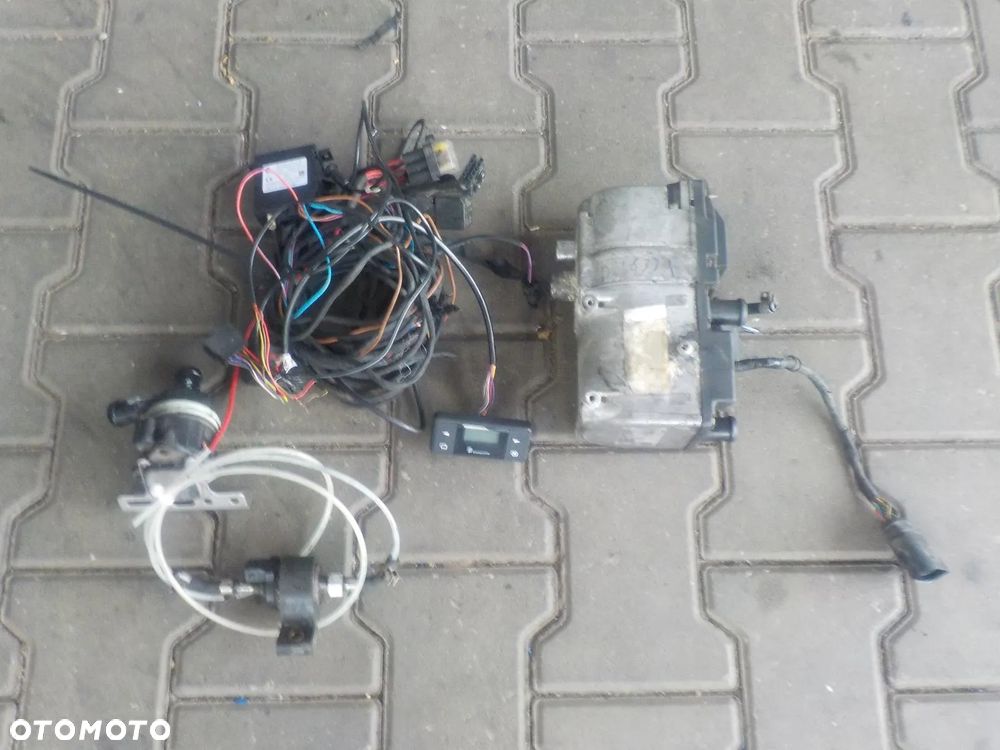 OGRZEWANIE POSTOJOWE EBERSPACHER HYDRONIC D5S - 1