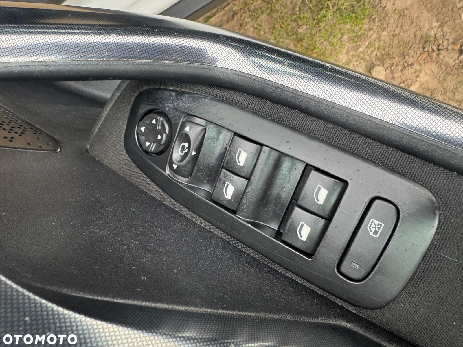 Peugeot 2008 e-HDi FAP 115 STOP & START Allure - 21