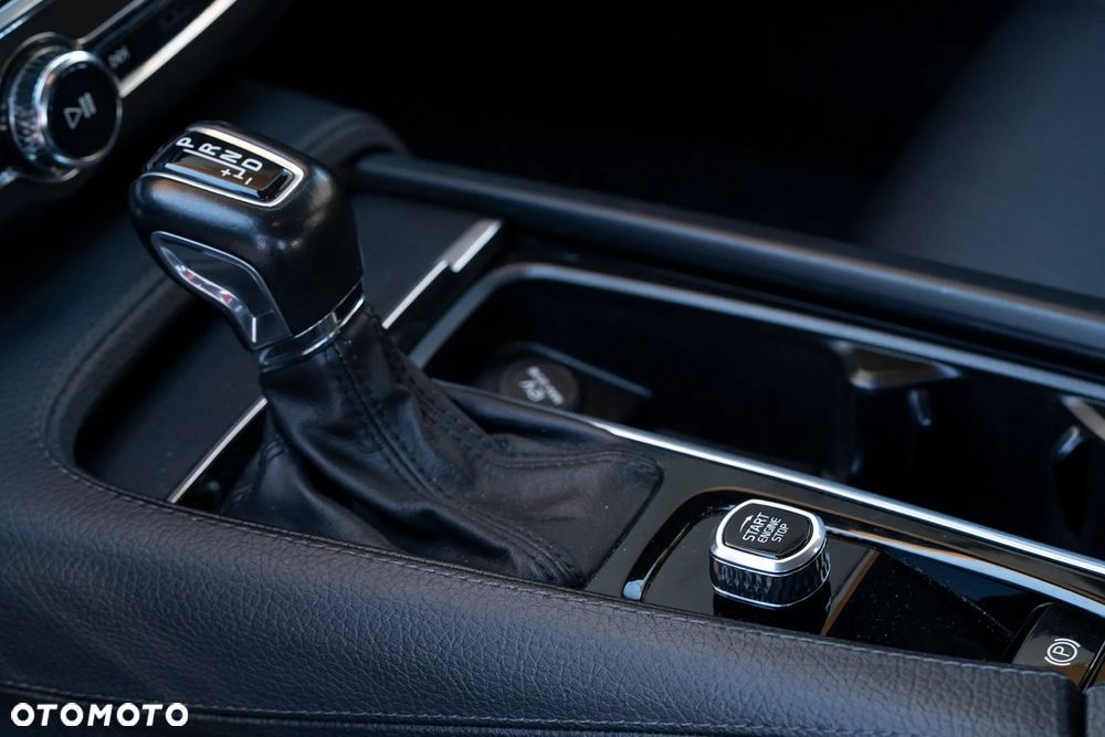 Volvo V90 D4 Momentum - 12