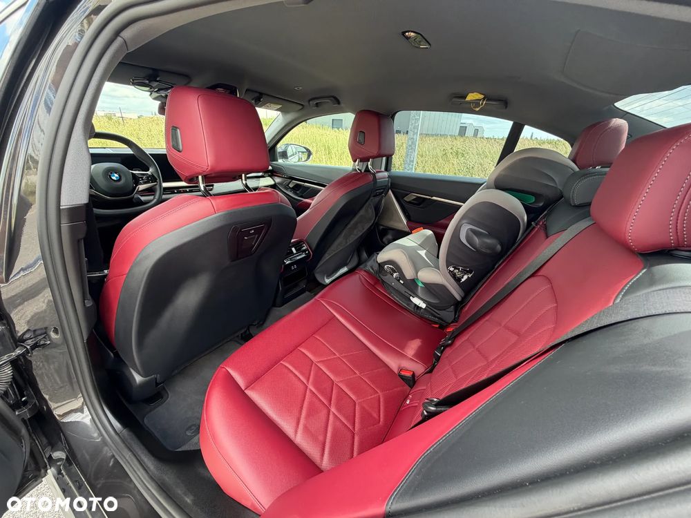BMW Seria 5 520i mHEV - 11