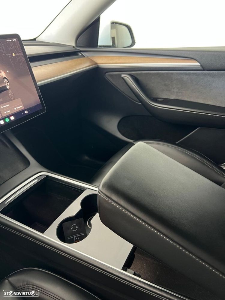 Tesla Model Y Long Range Dual Motor AWD - 26