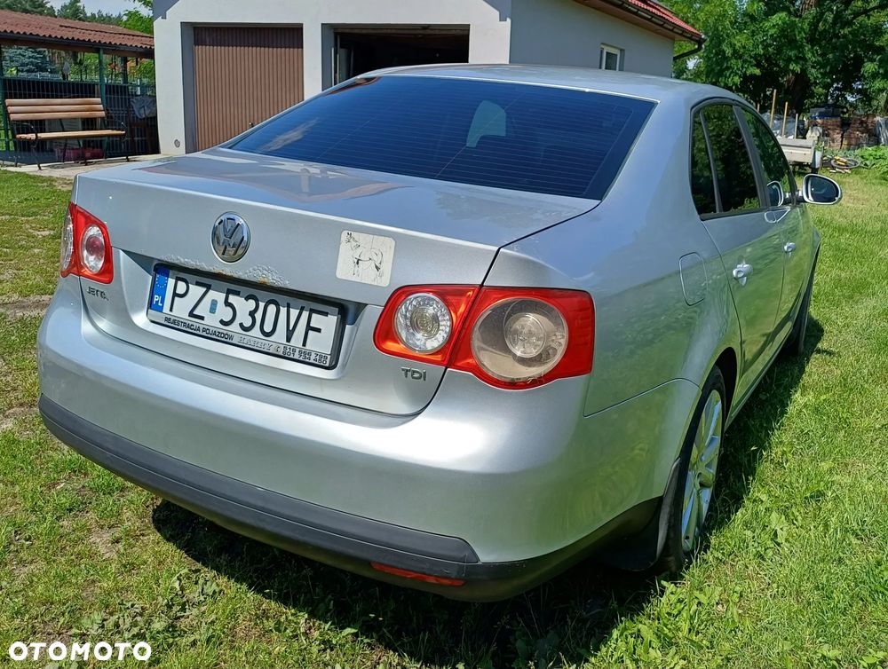 Volkswagen Jetta 1.9 TDI Comfortline - 4