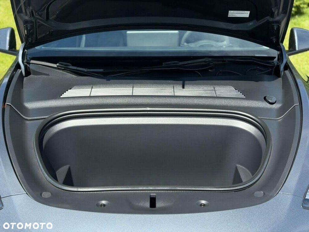 Tesla Model Y Long Range Dual Motor AWD - 12