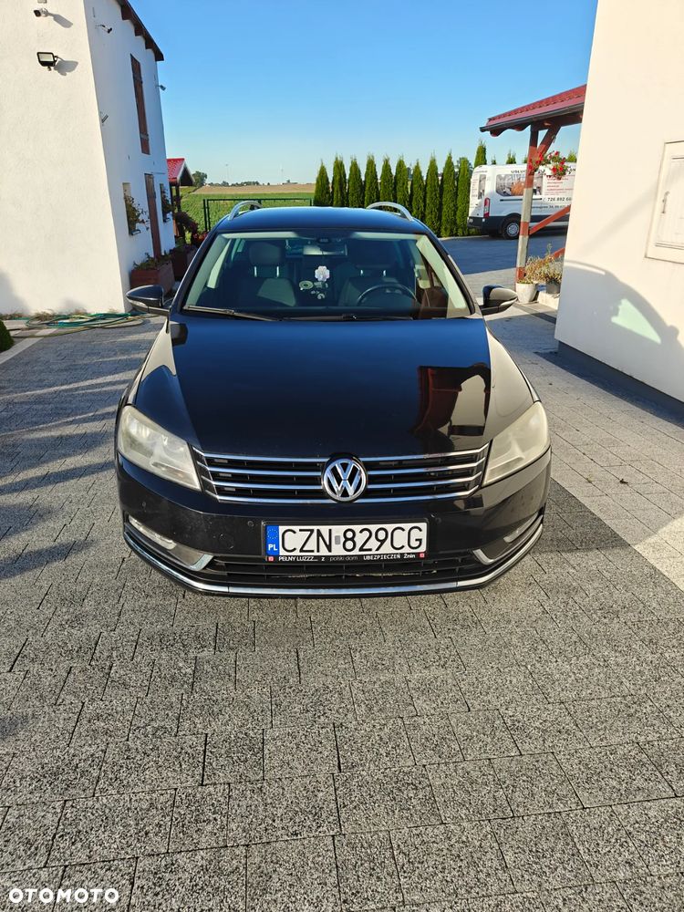 Volkswagen Passat - 1