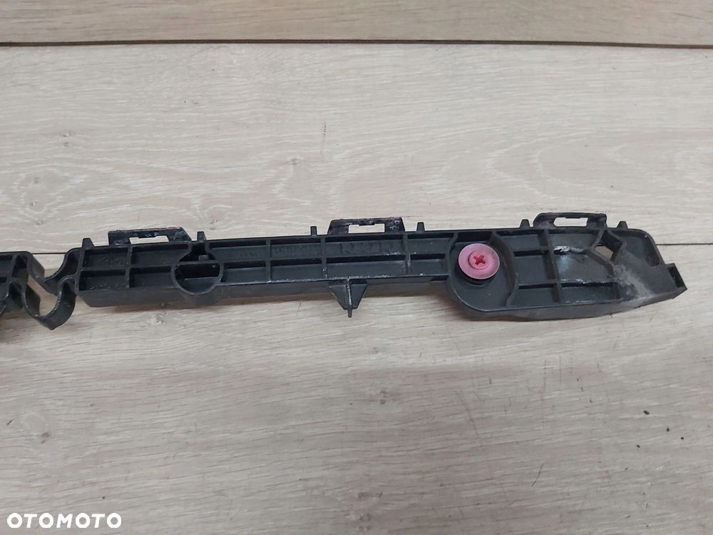 Toyota Prius IV 1,8 xw50 ślizg zderzaka lewy tył 52575-47040 - 2