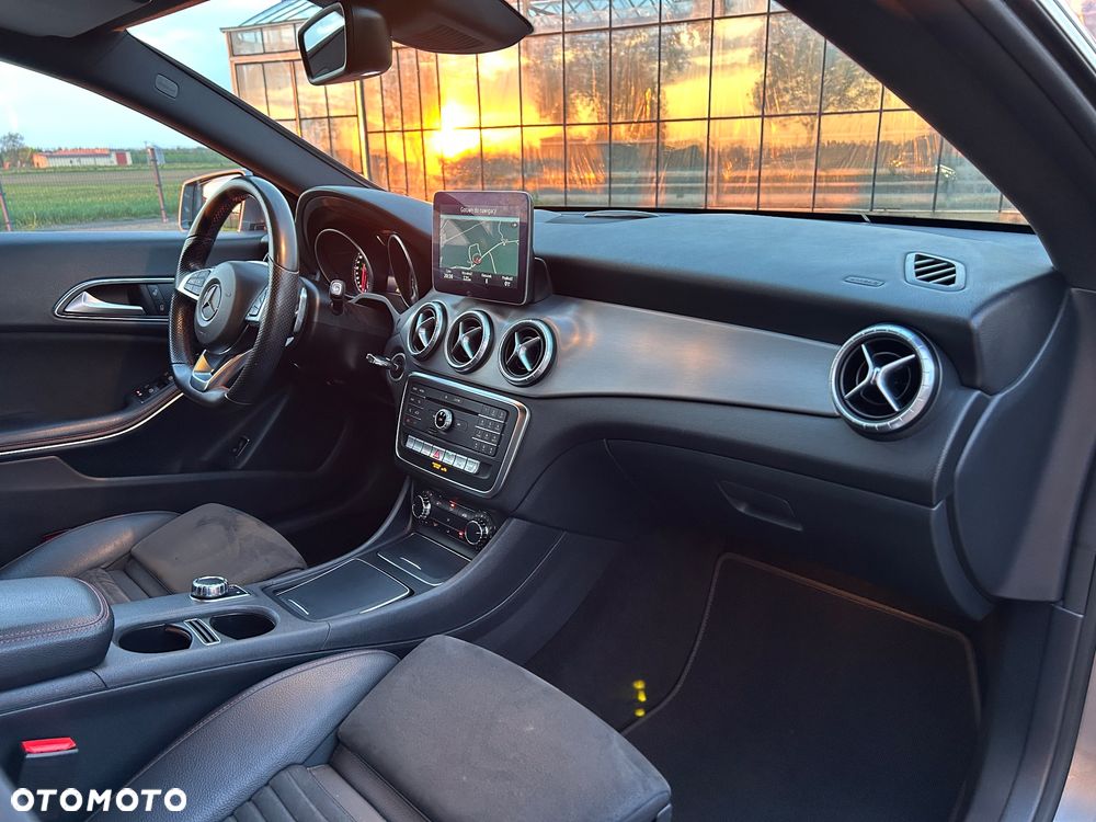 Mercedes-Benz CLA 180 7G-DCT AMG Line - 22