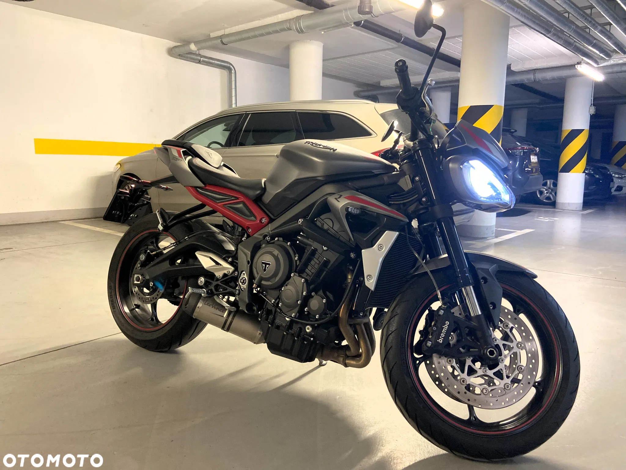 Triumph Street Triple - 10