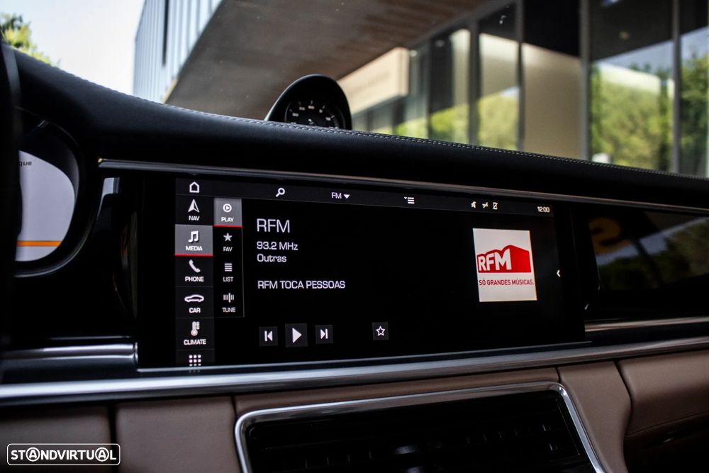 Porsche Panamera 4 E-Hybrid - 42