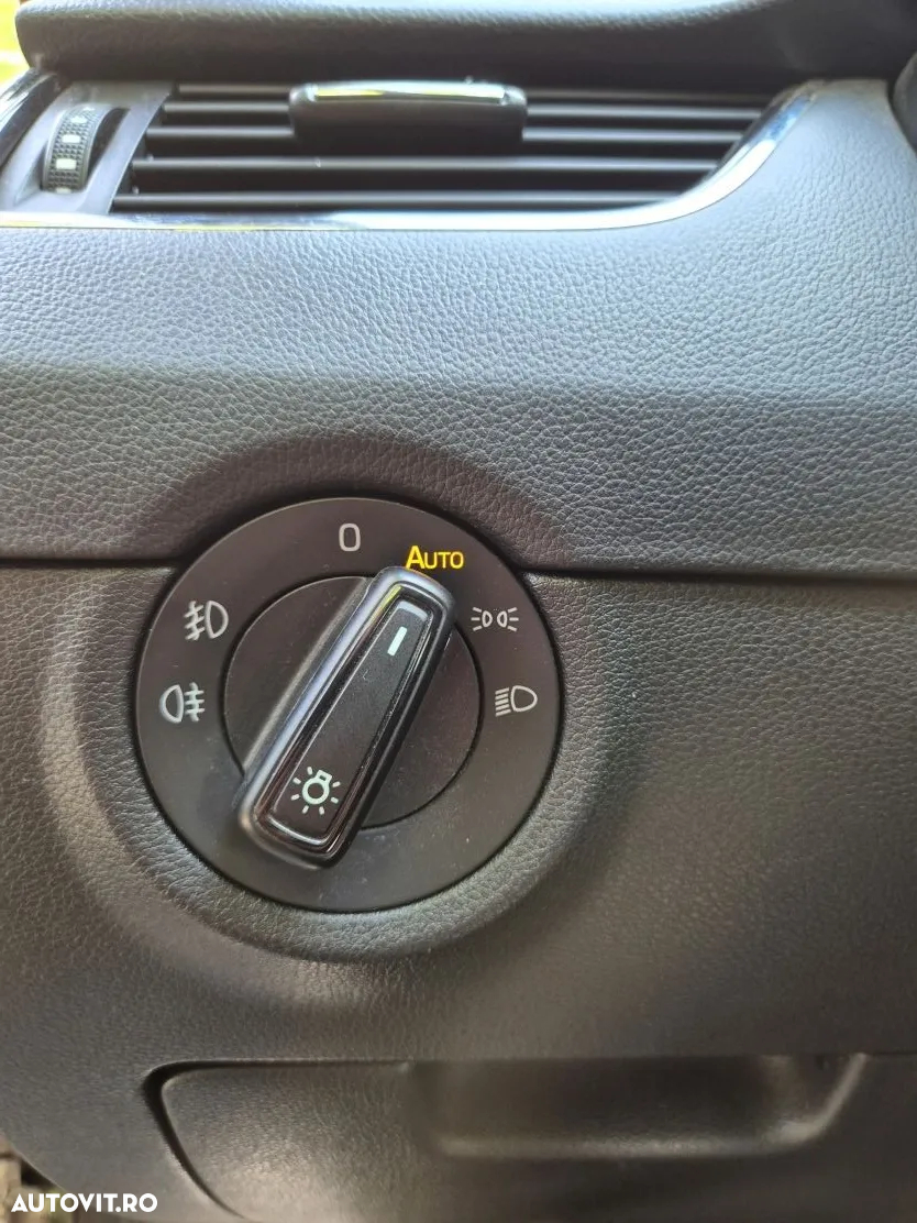 Skoda Octavia 2.0 TDI DSG Style - 25