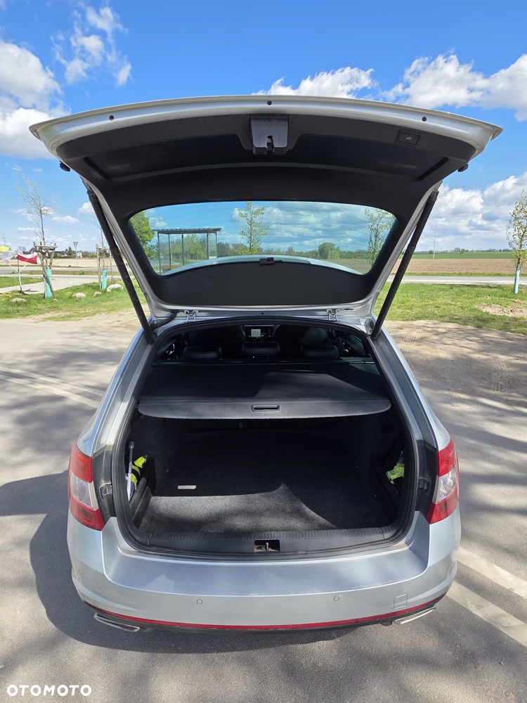Skoda Octavia 2.0 TDI DSG RS - 8