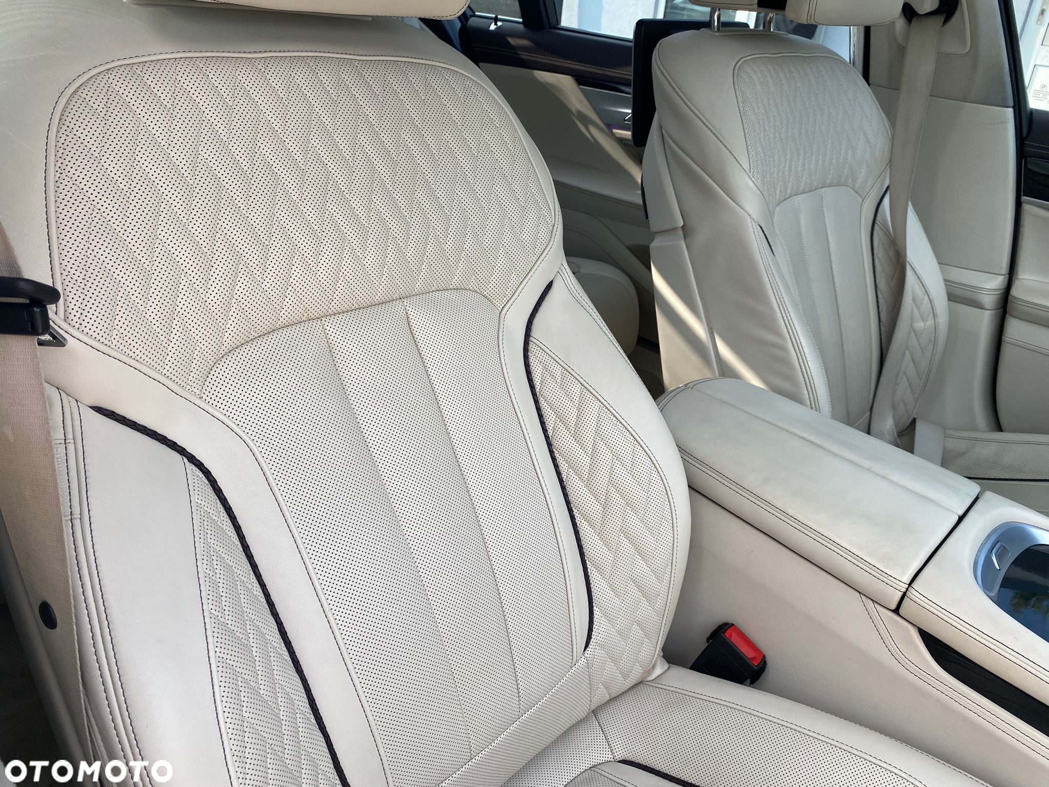 BMW Seria 7 750Li xDrive - 16