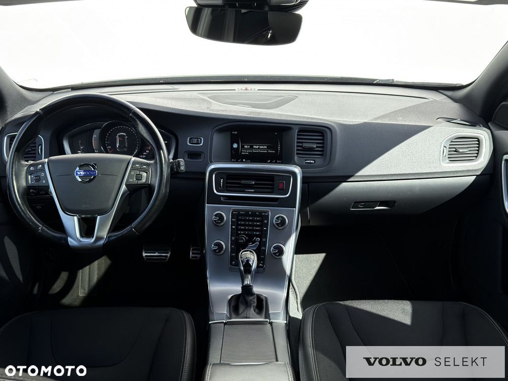 Volvo V60 Cross Country - 14