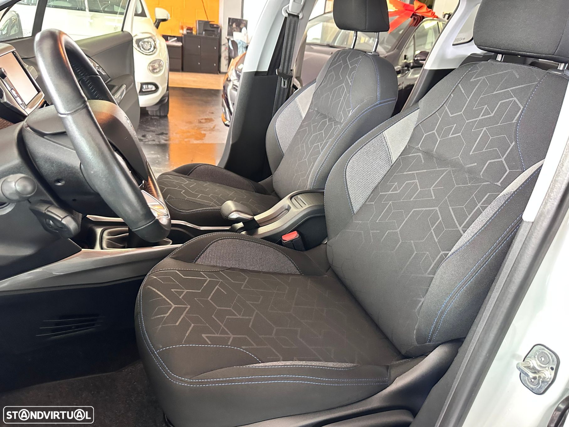 Peugeot 2008 1.2 PureTech Style - 15