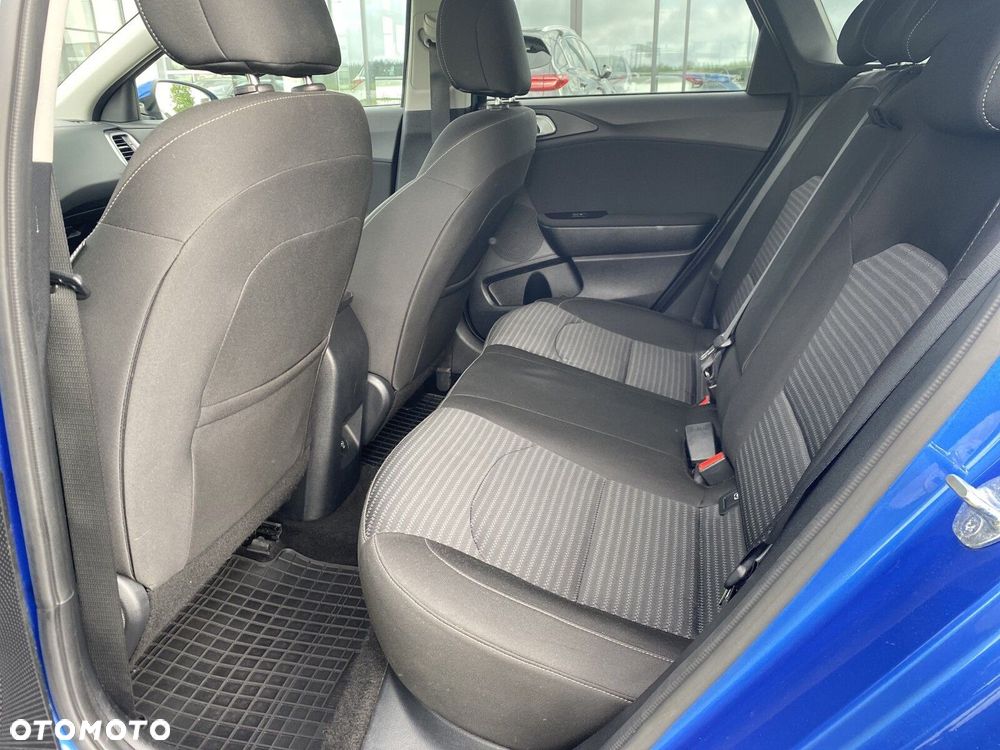 Kia Ceed - 11