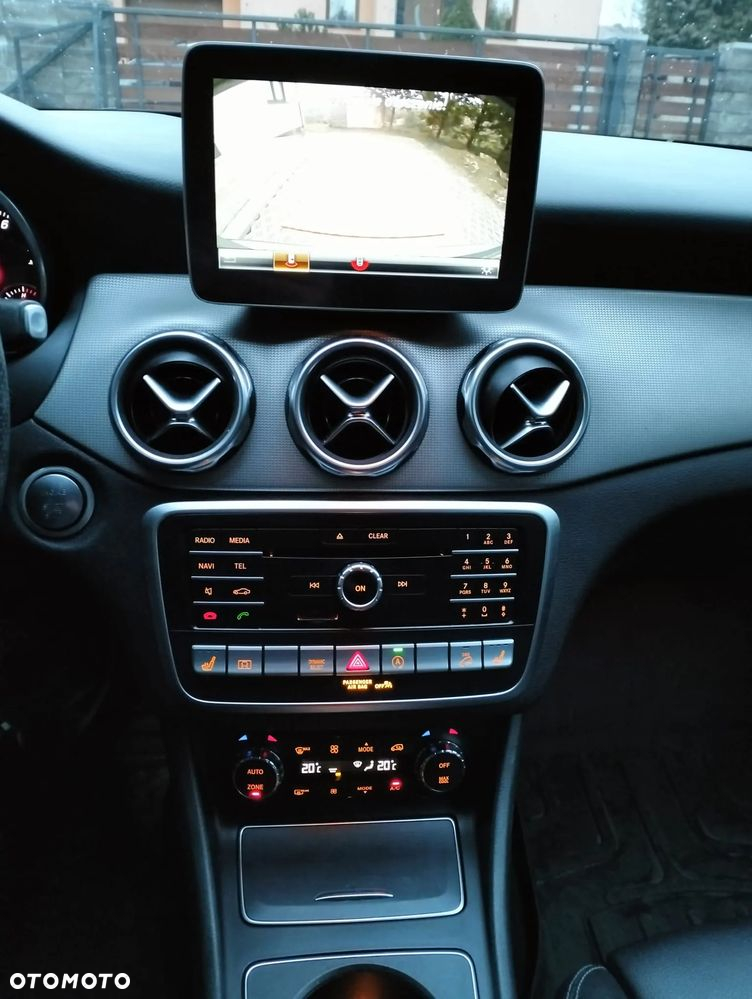 Mercedes-Benz GLA 250 4-Matic AMG Line - 16