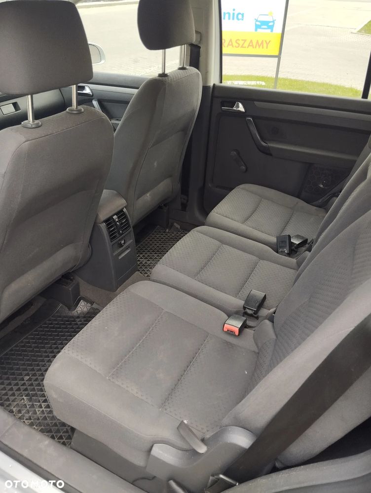 Volkswagen Touran 1.6 FSI Trendline - 12