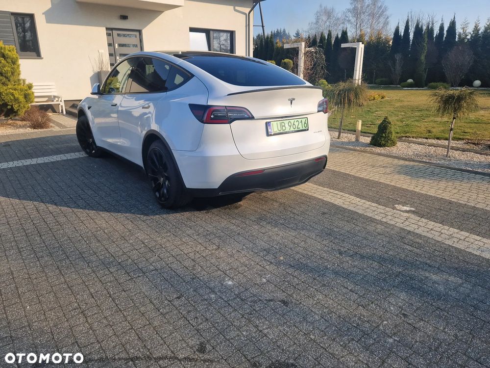 Tesla Y Long Range AWD - 8