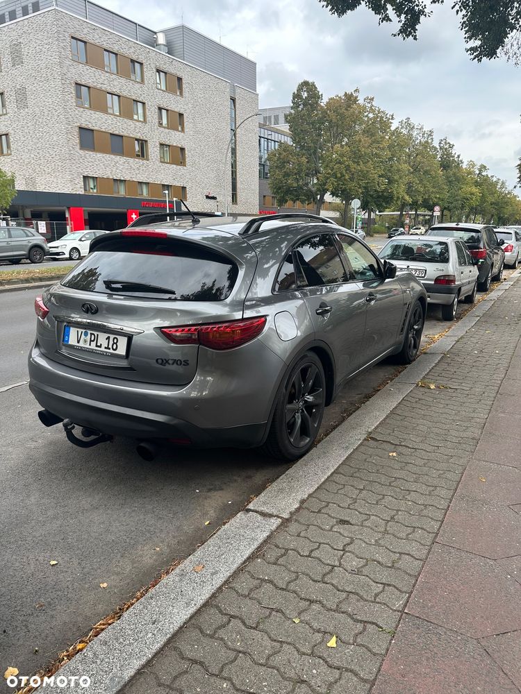 Infiniti QX70 - 7
