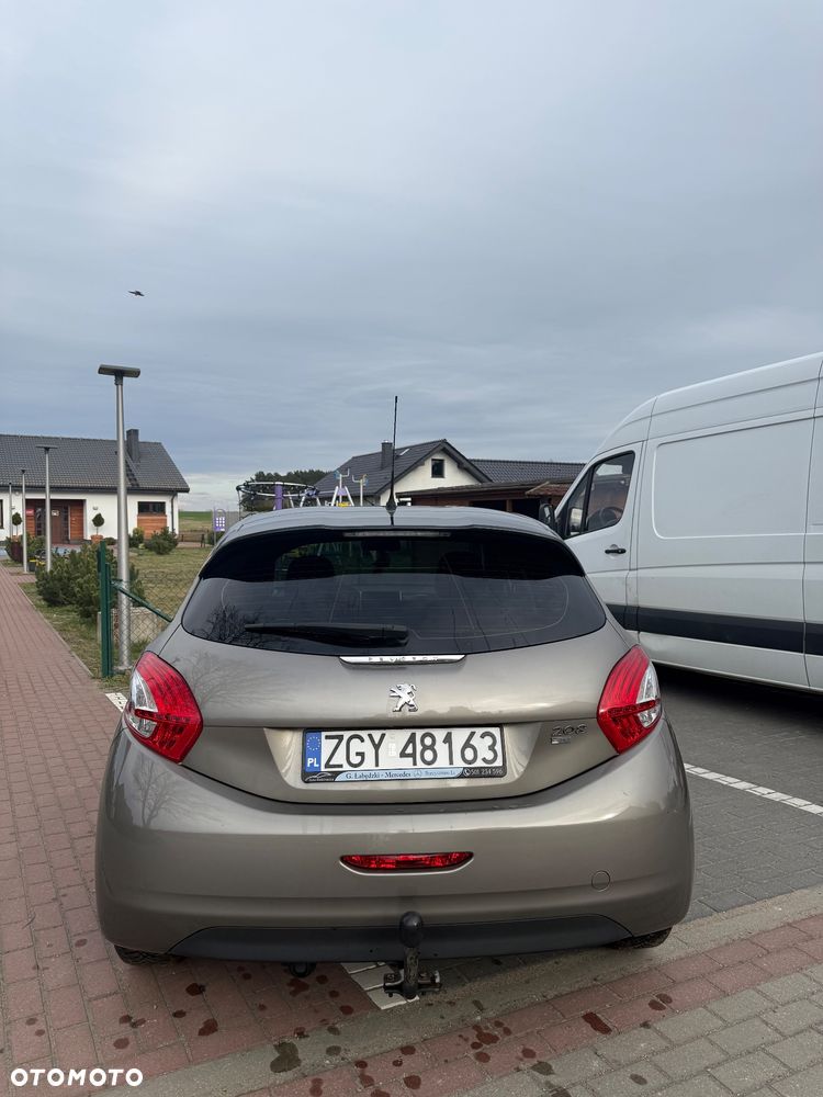 Peugeot 208 - 2