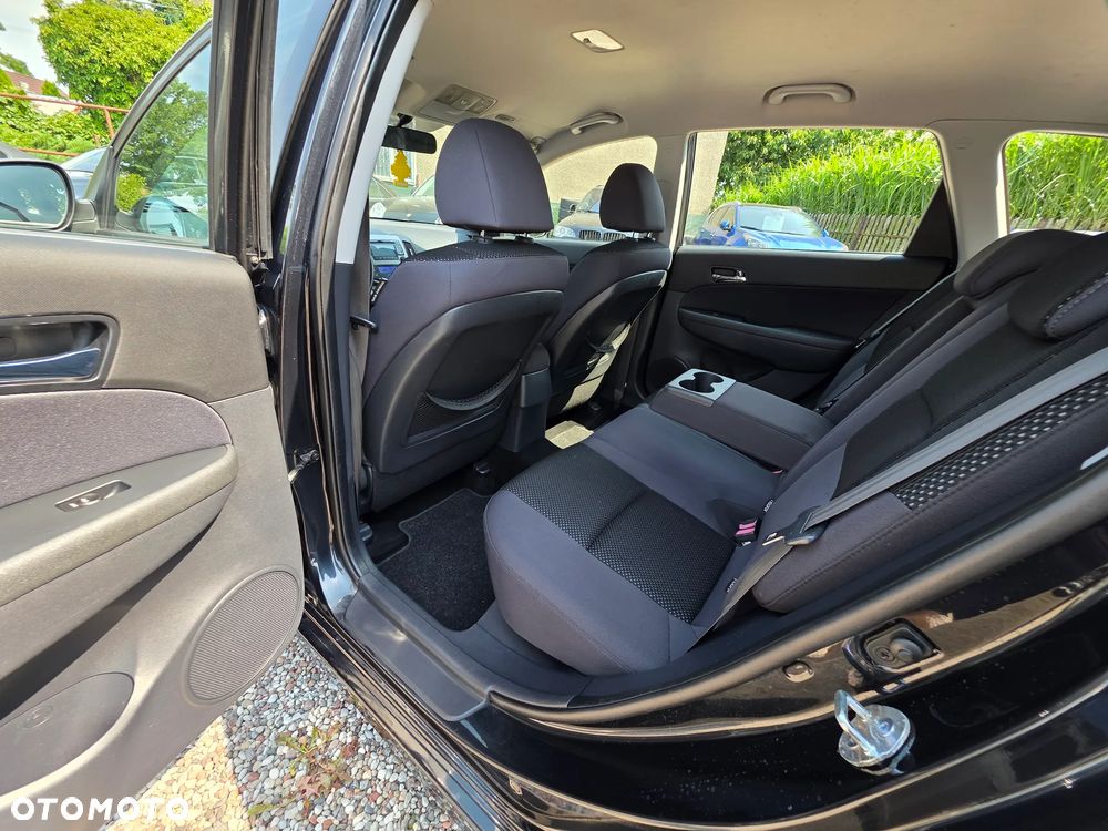 Hyundai i30 i30cw 1.6 CRDi Automatik Comfort - 8