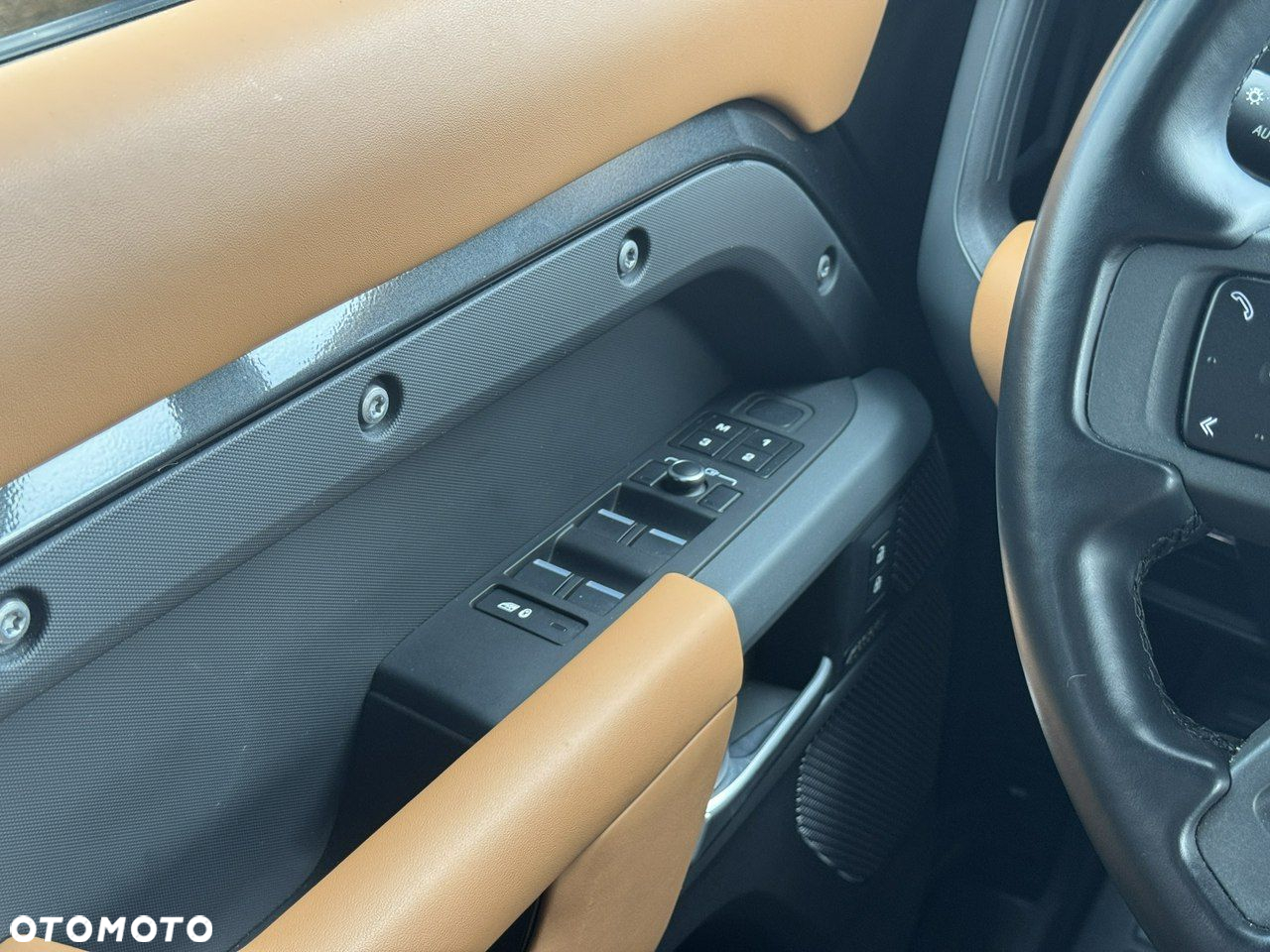 Land Rover Defender - 26