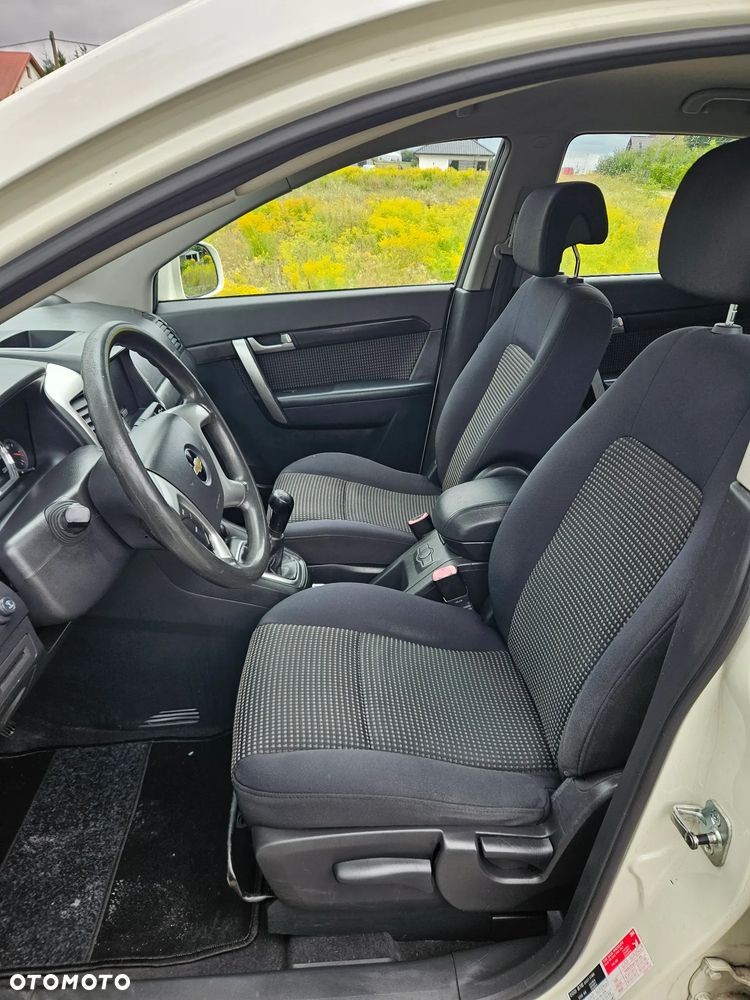 Chevrolet Captiva 2.4 LS 5os - 13