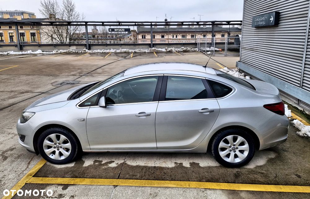 Opel Astra 1.4 T Business EU6 - 9