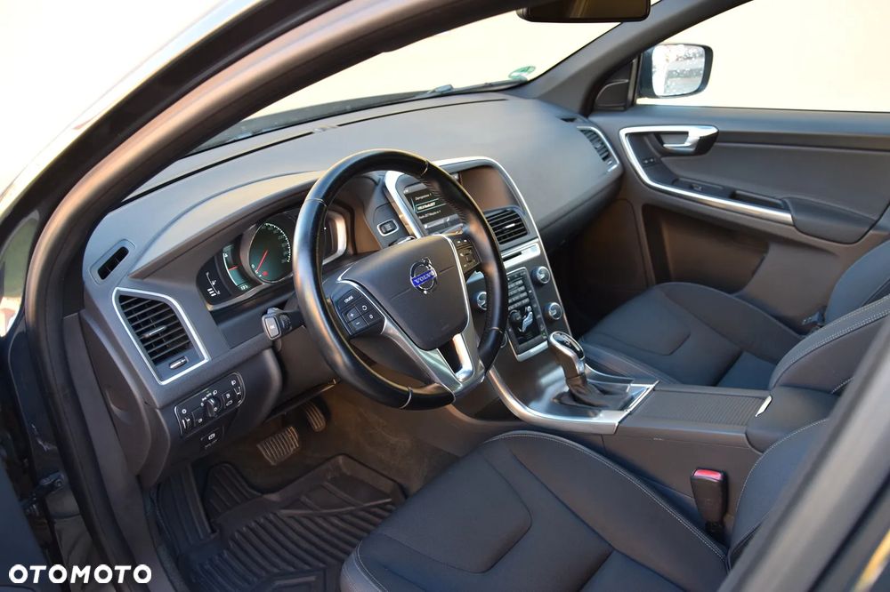 Volvo XC 60 D5 AWD Geartronic Momentum - 12