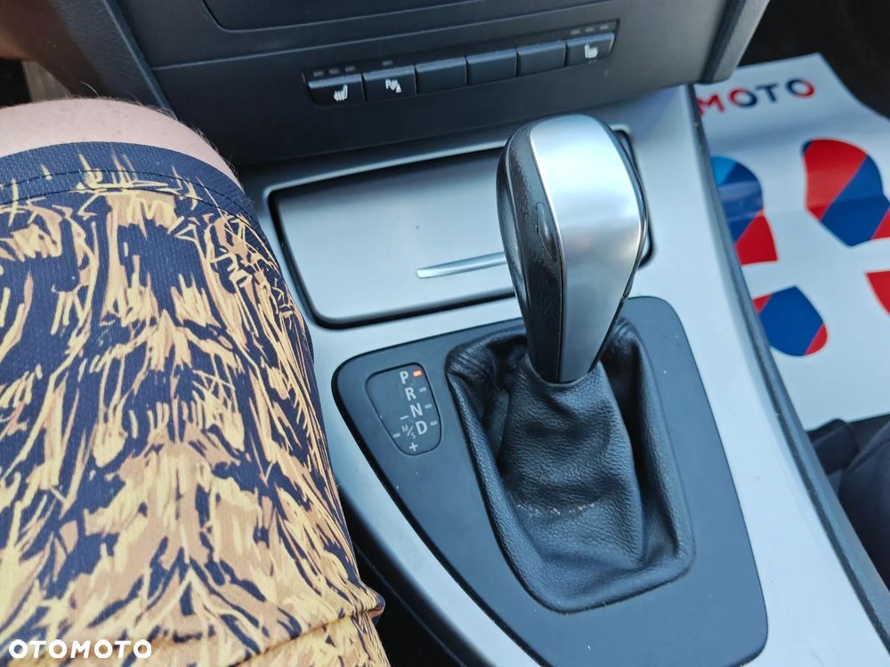 BMW Seria 3 318i - 23