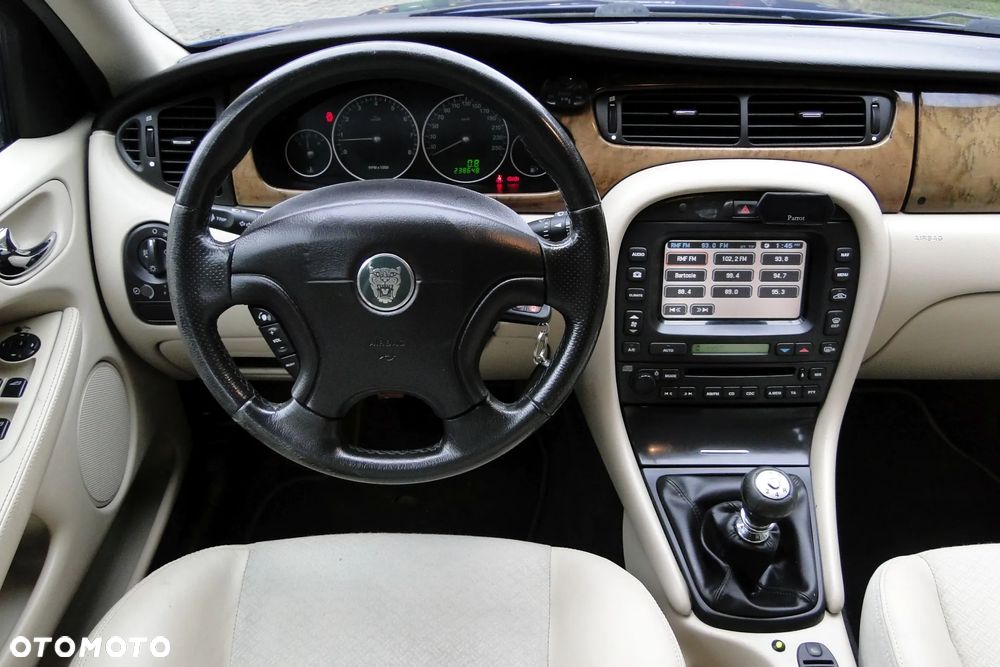 Jaguar X-Type 3.0 V6 4x4 Executive - 12