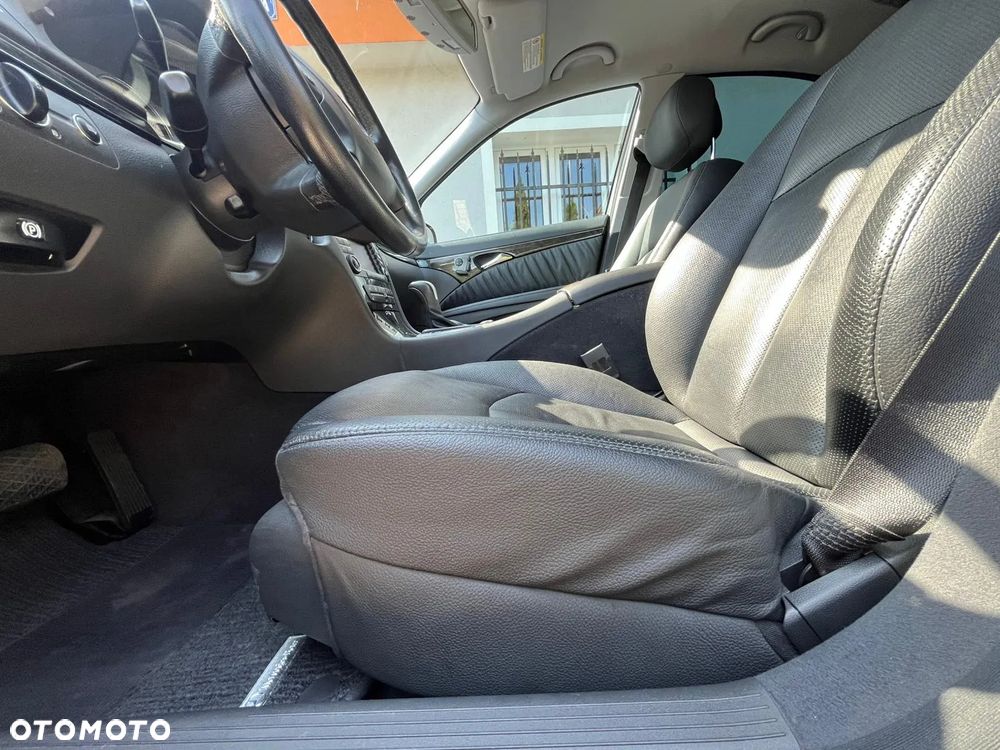 Mercedes-Benz Klasa E 500 4Matic Automatik Avantgarde - 27
