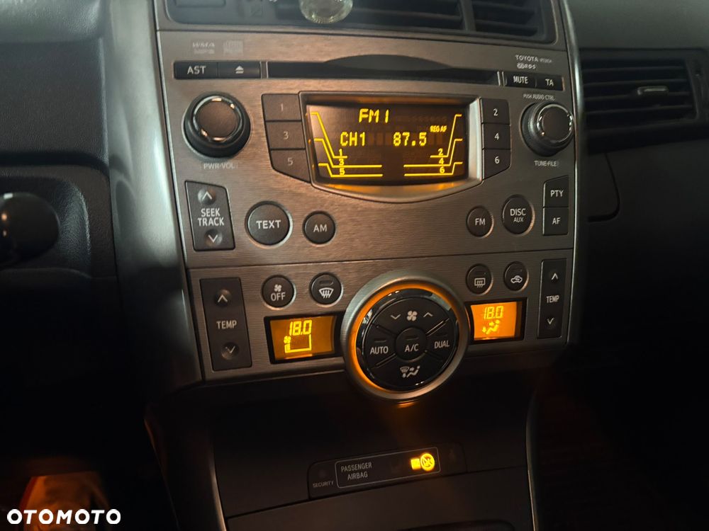 Toyota Corolla Verso 2.2 D-4D Premium 7os - 16
