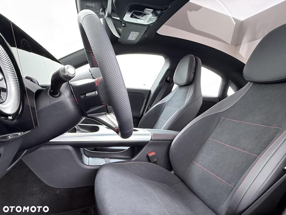 Mercedes-Benz CLA 220 mHEV 4-Matic 8G-DCT - 9