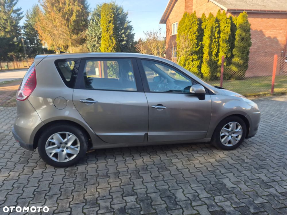 Renault Scenic 1.6 16V 110 TomTom Edition - 2