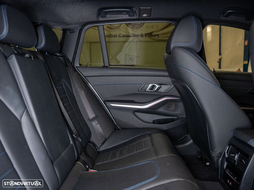 BMW 320 d Pack Desportivo M Auto - 19