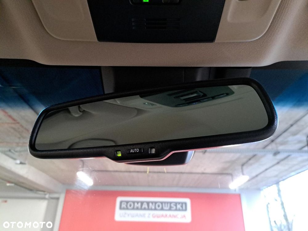 Toyota Camry 2.5 Hybrid Executive CVT - 30